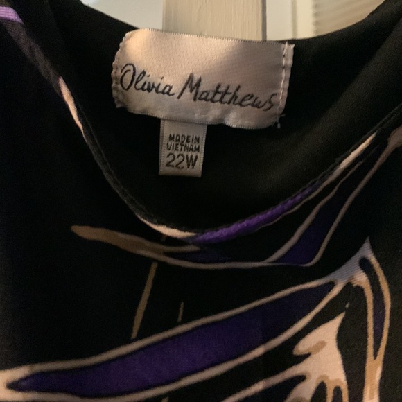 Olivia Matthew’s Plus size Floral Dress - Picture 2 of 6